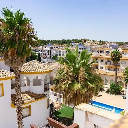 Stunning Penthouse In With Communal Pool *
