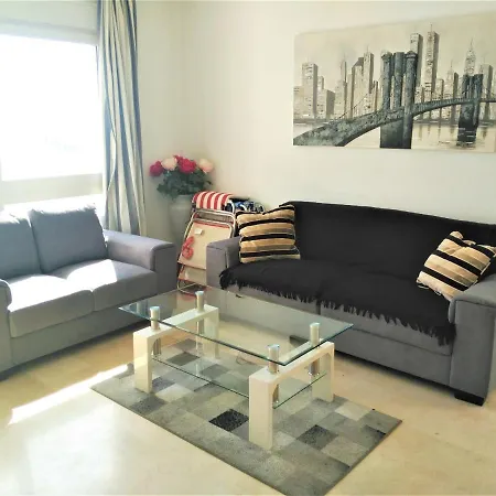 Stunning Penthouse In With Communal Pool Apartment *