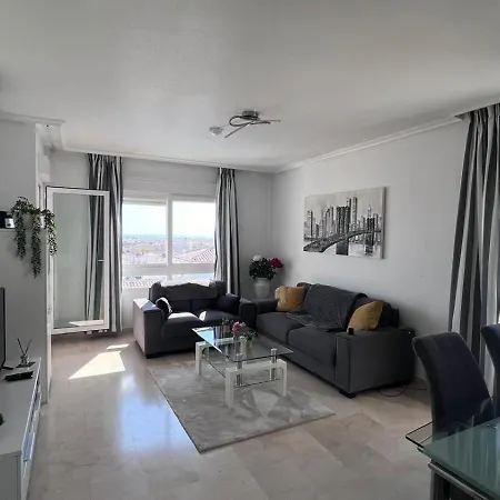 Stunning Penthouse In With Communal Pool Apartment *