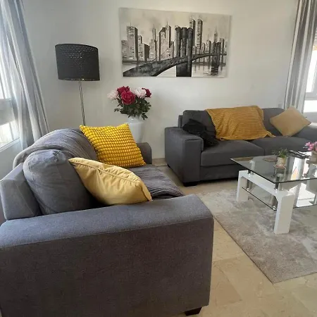 Stunning Penthouse In With Communal Pool *